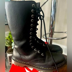 Doc Martens BLACK  calf boots, slightly worn.